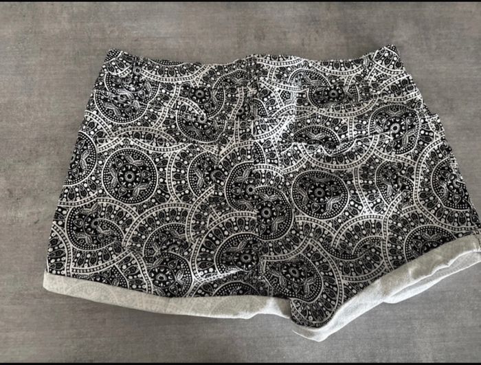 Short motif noir et blanc - photo numéro 2