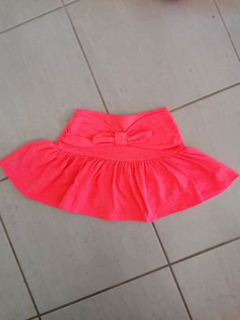 Petite jupe corail en très bon état 3 ans