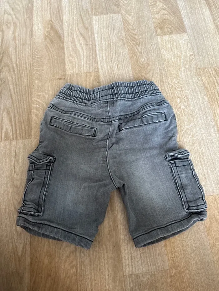 Short en jeans taille 4 ans - photo numéro 3