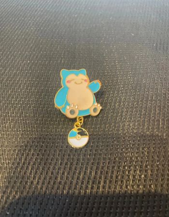 Pin’s Ronflex Snorlax avec pokeball Pokémon broche en  très bon état