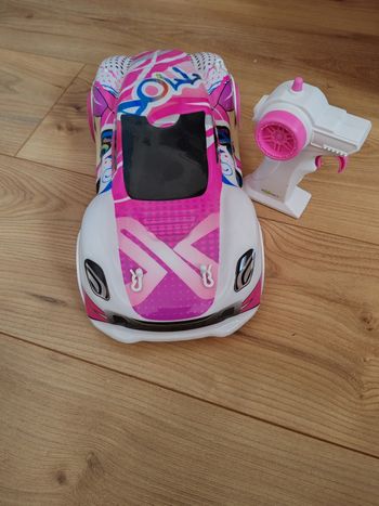 Voiture télécommandée