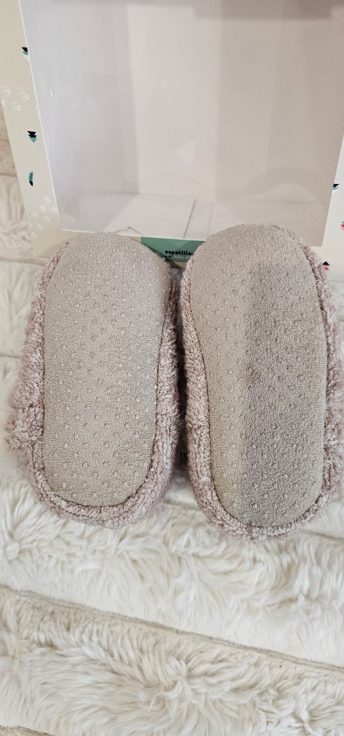 Magnifique chaussons ourson 🐻 taille 24-25 Neufs - photo numéro 7