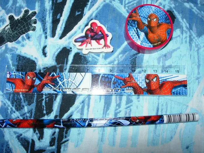trousse metallique garnie gomme taille crayon Spiderman 3 neuf - photo numéro 2
