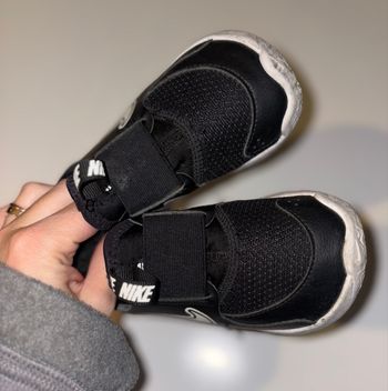 Basket Nike sans lacet avec élastique taille 22 