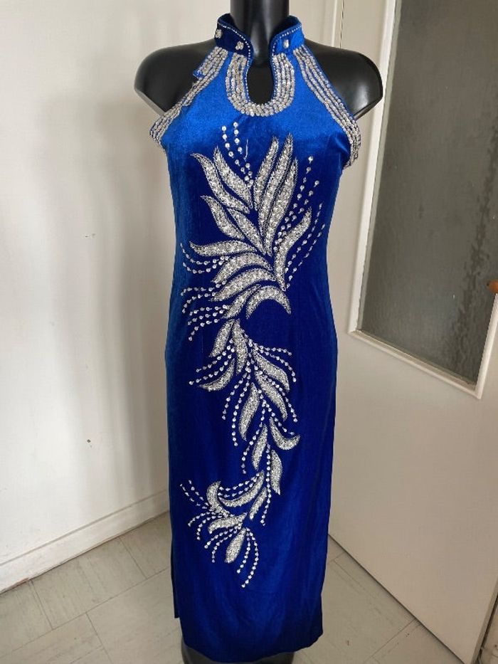 Longue robe de soirée en velours avec strass taille 40/L