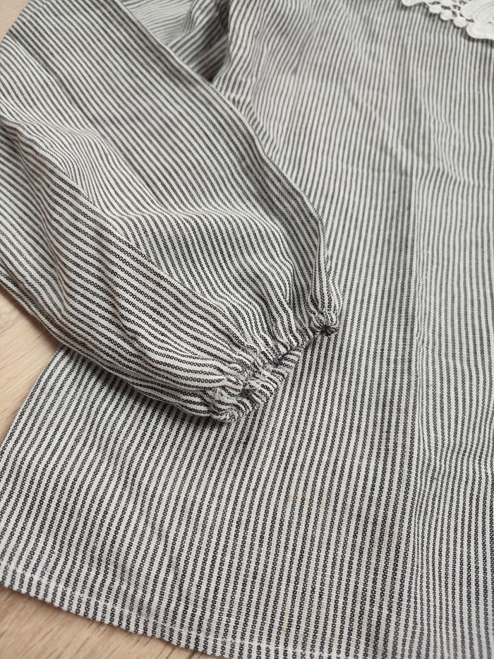 Blouse rayures et dentelles - photo numéro 2