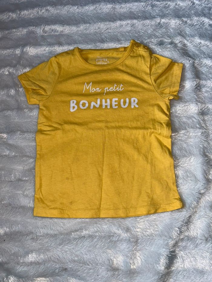 T-shirt jaune