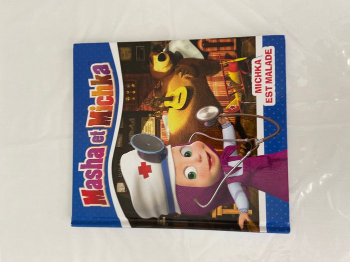 Masha et Michka Michka est malade