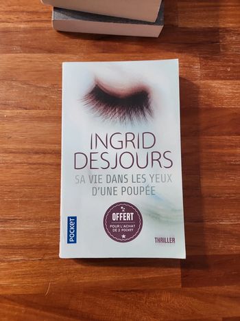 Livre : Sa vie dans les yeux d'une poupée