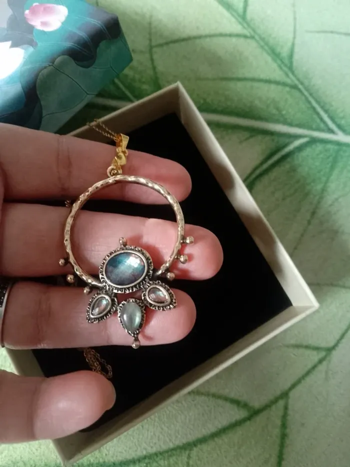 Collier pendentif oriental avec pierre de labradorite - photo numéro 2