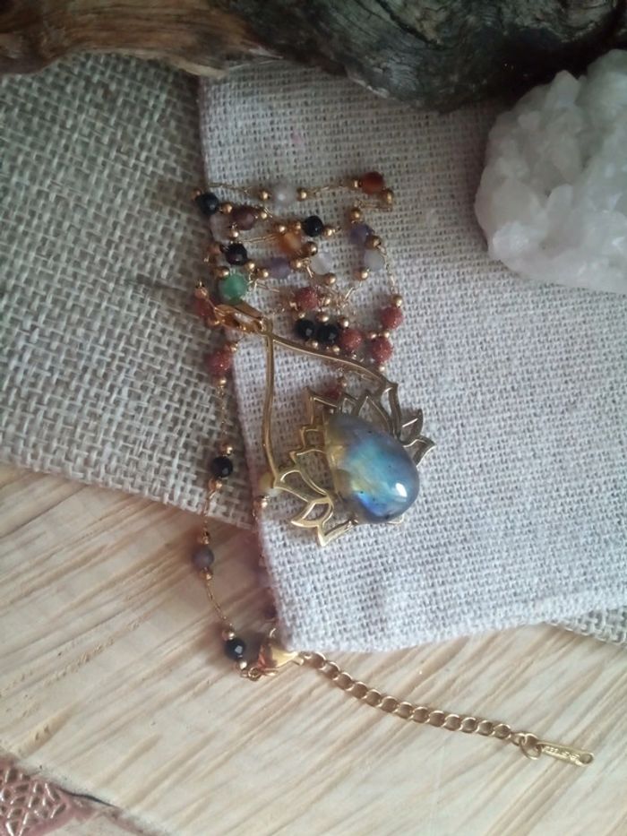 Collier fleur de lotus et multiples pierres semi précieuses - photo numéro 6