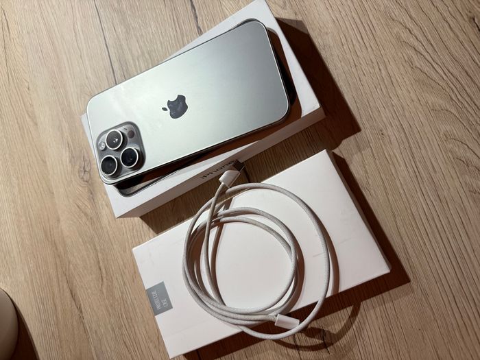 iPhone 15 Pro Max 256Go - photo numéro 3