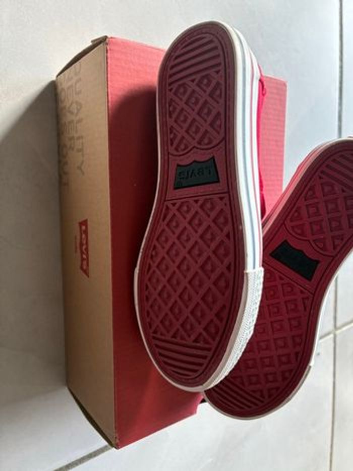Baskets enfants Levi’s neuves - photo numéro 2
