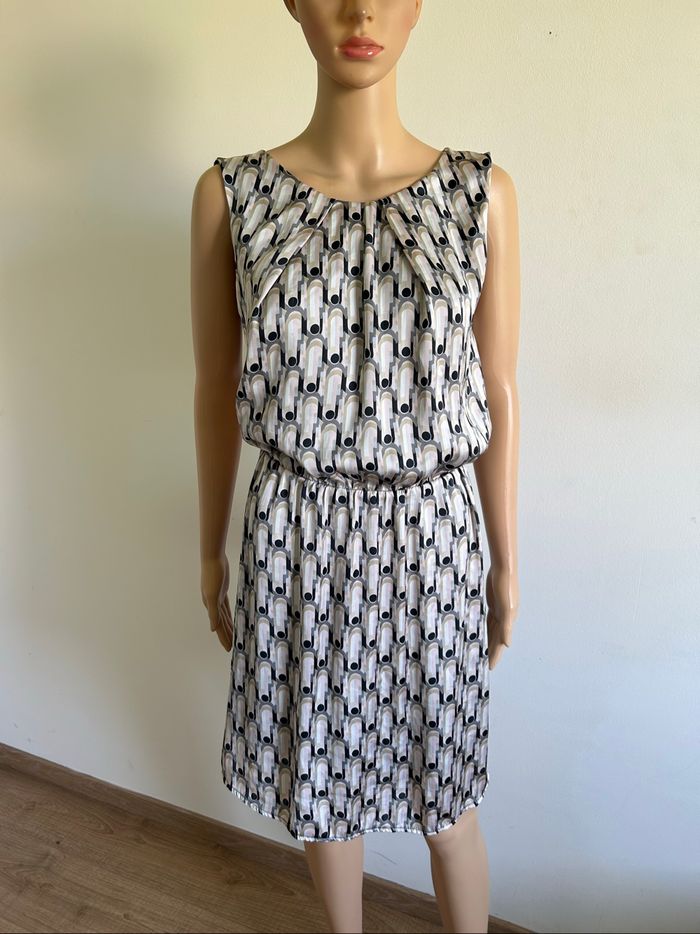 Robe imprimée satinée sans manches LolaLiza taille française 42 TBE