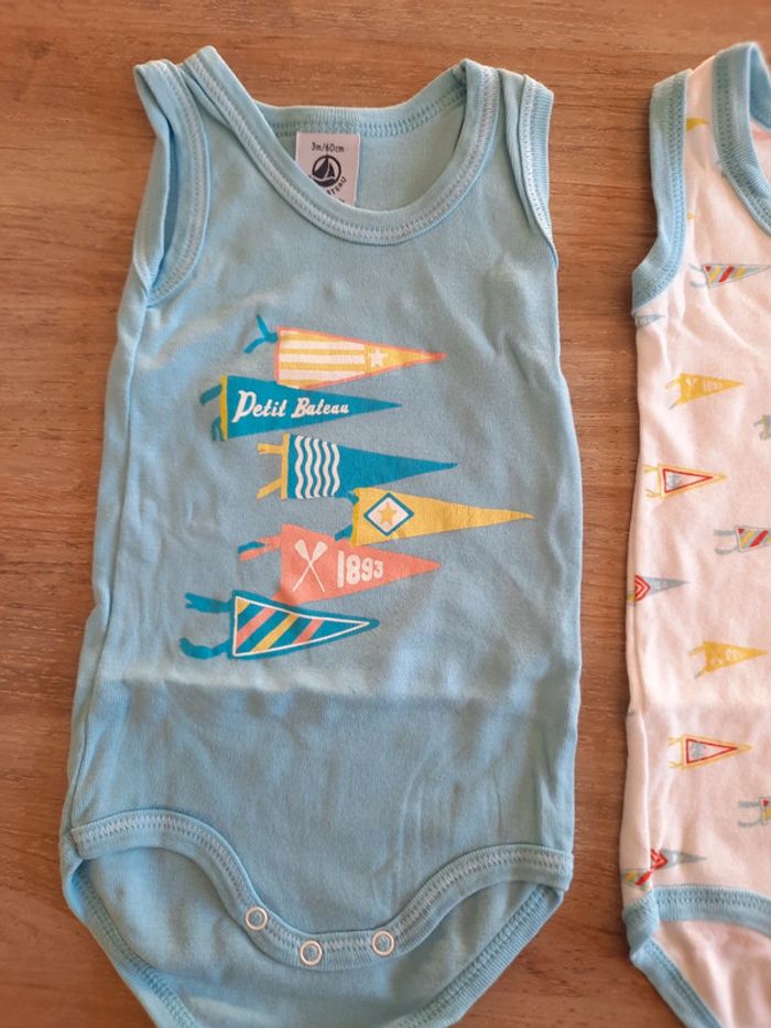 Lot 3 bodies Petit Bateau sans manches 3 mois ou 60 cm - photo numéro 6