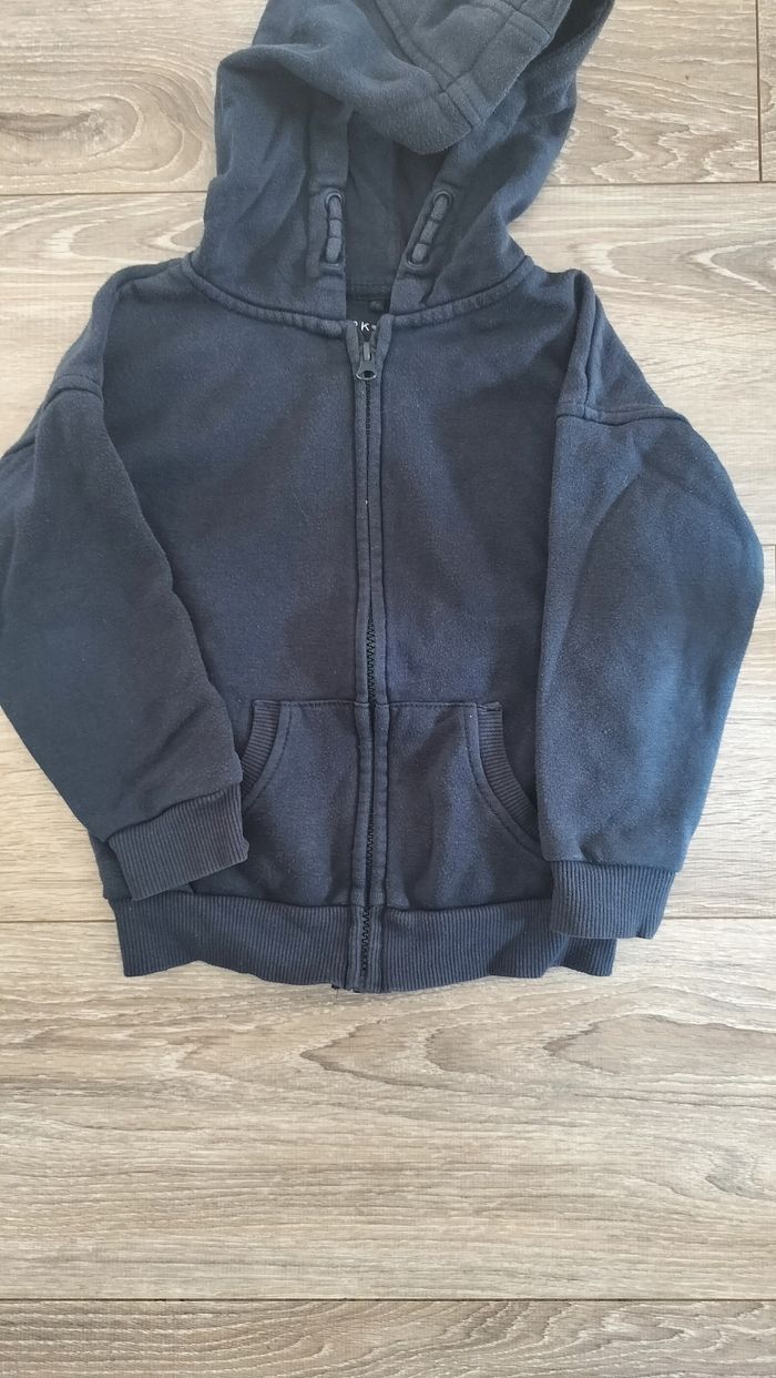 Sweat zippé à capuche