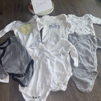 Lot bodies 3 mois