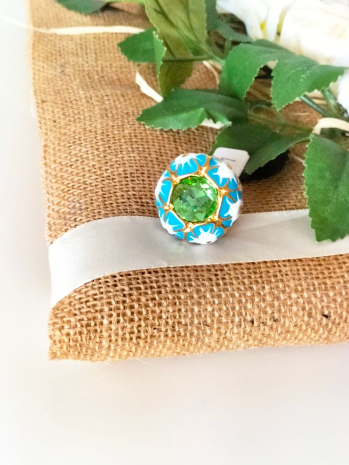 Bague florale en acier inoxydable avec ses pierres plaqué or et titane neuve