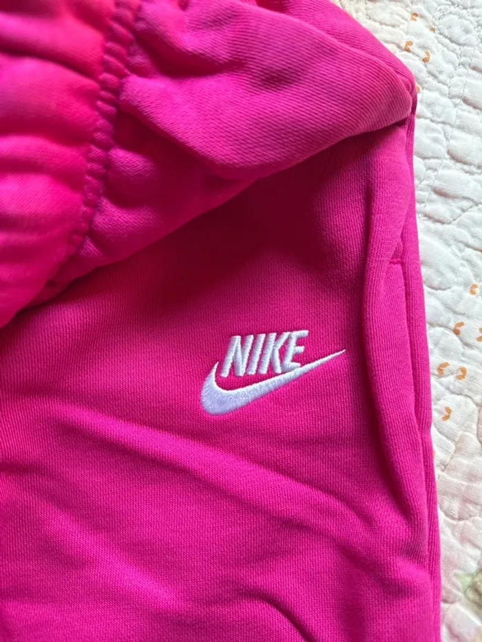 Jogging Nike femme neuf avec étiquette taille S/M - photo numéro 6