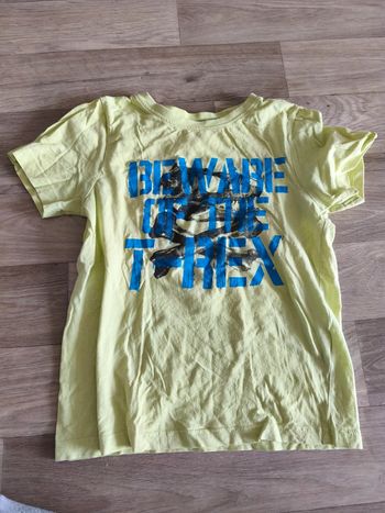 Tee shirt dinosaure marque nky taille 8 ans