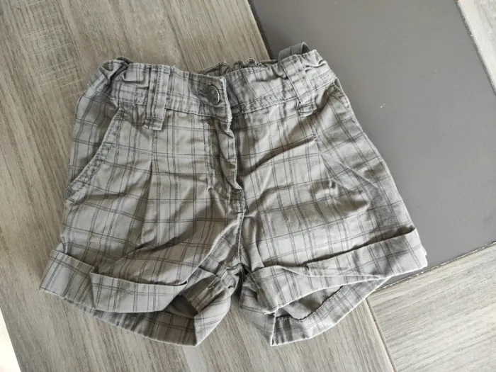 Short kaki