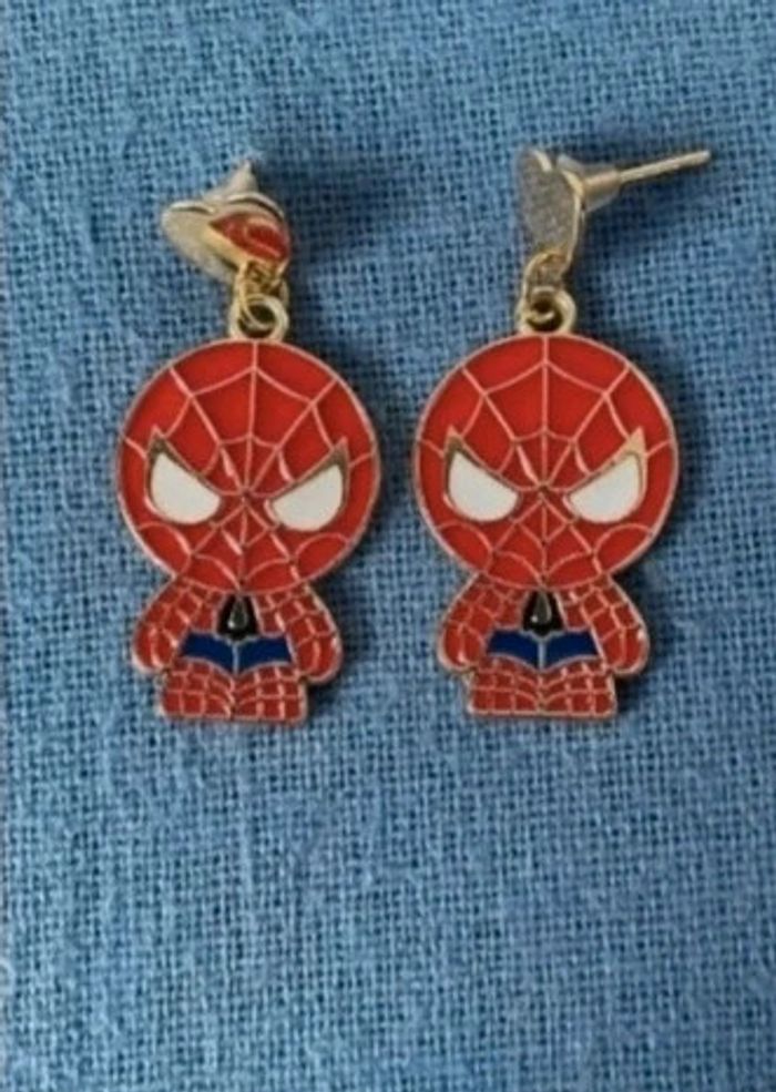 Boucles d'oreilles Spiderman Marvel Disney - photo numéro 4