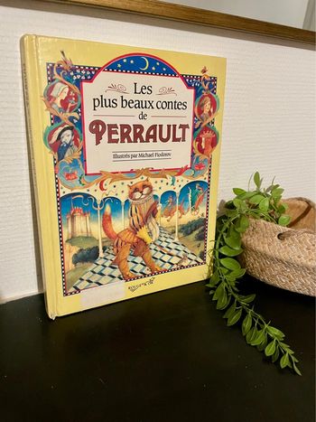 Livre - Les plus beaux contes de Perrault