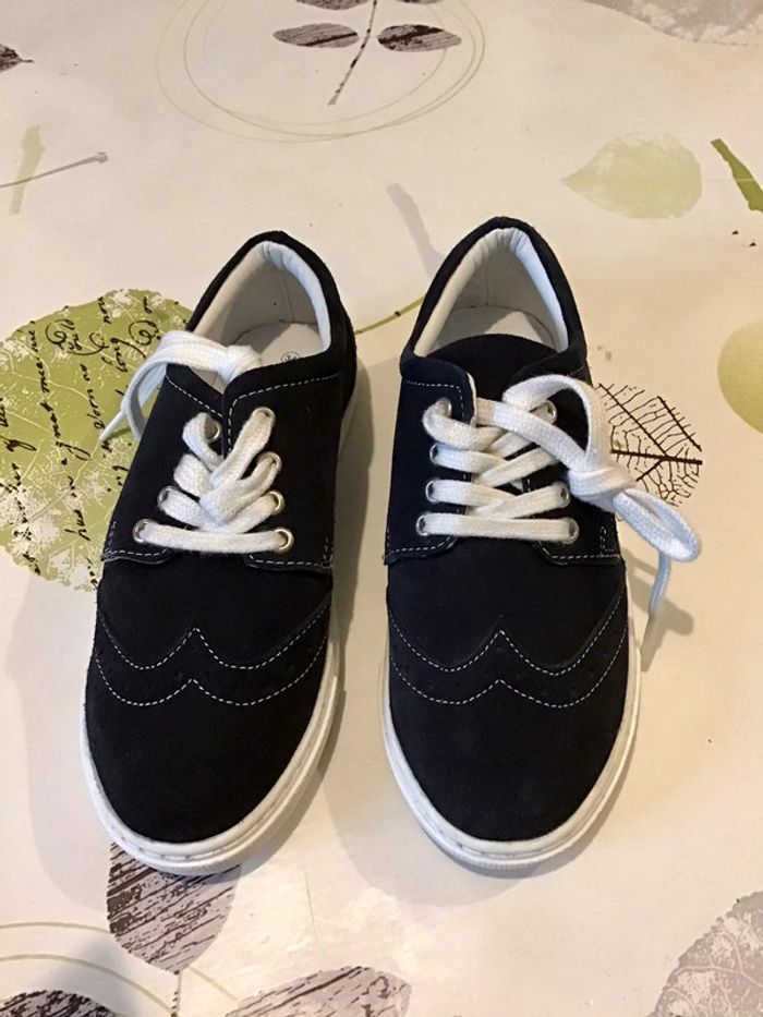 Basket en cuir taille 34 marque André couleur marine et blanc - photo numéro 2