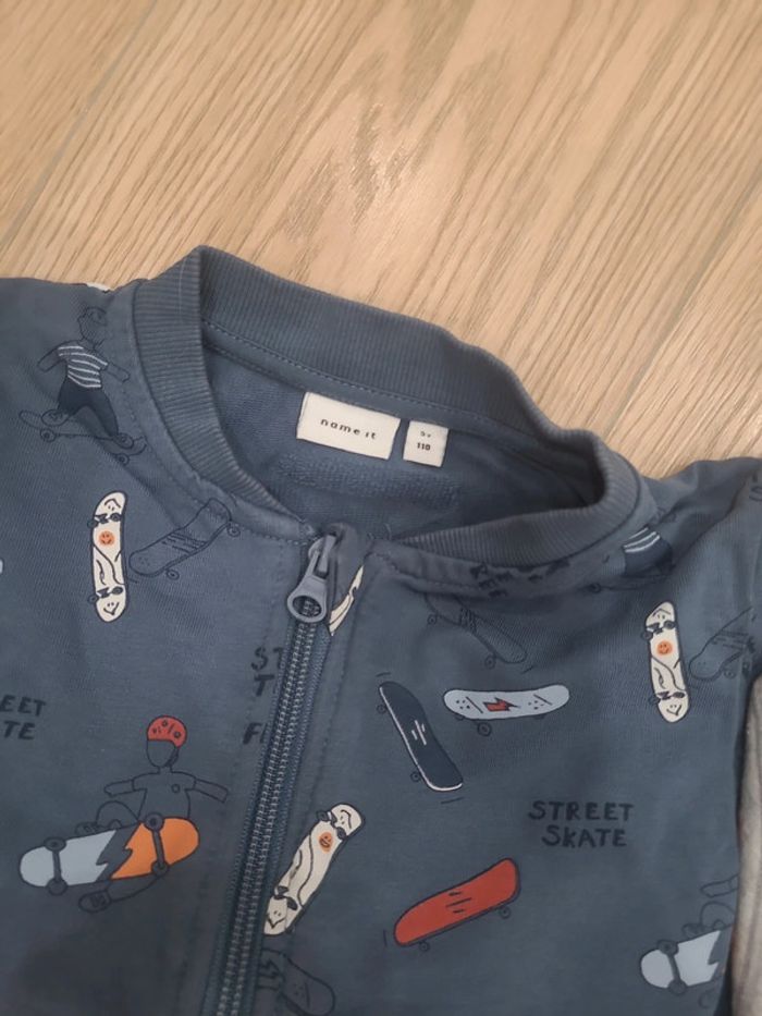 Lot gilet zippés et pull - photo numéro 2