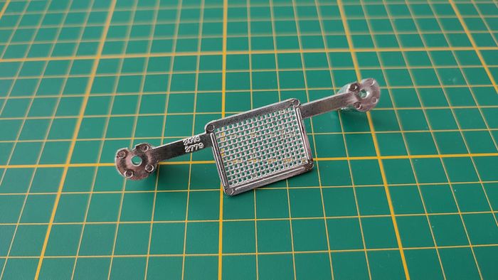 Support phare 3016 3779 pièce détachée miniature jaguar type E 1961 1/18 burago #B38 - photo numéro 2