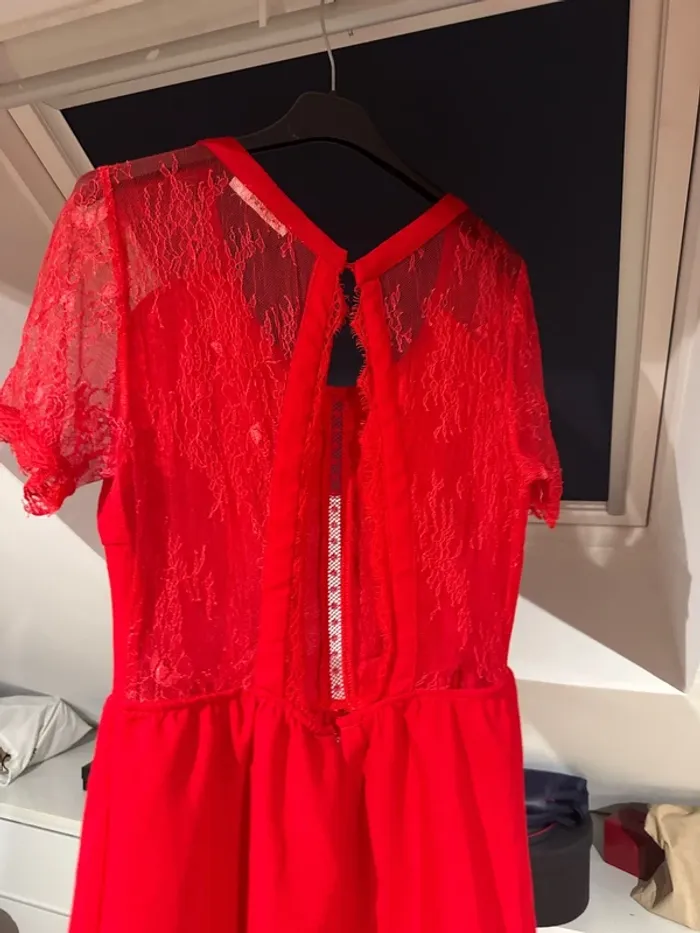 Robe rouge dos ouvert - photo numéro 5