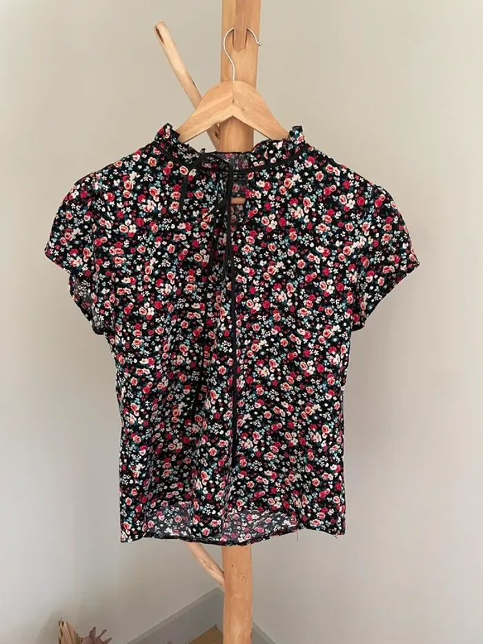 Blouse fleurie noire