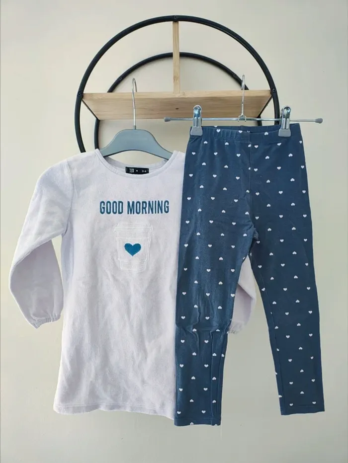3 4 ans pyjama robe de nuit et legging ( taille plutôt 4 ans)
