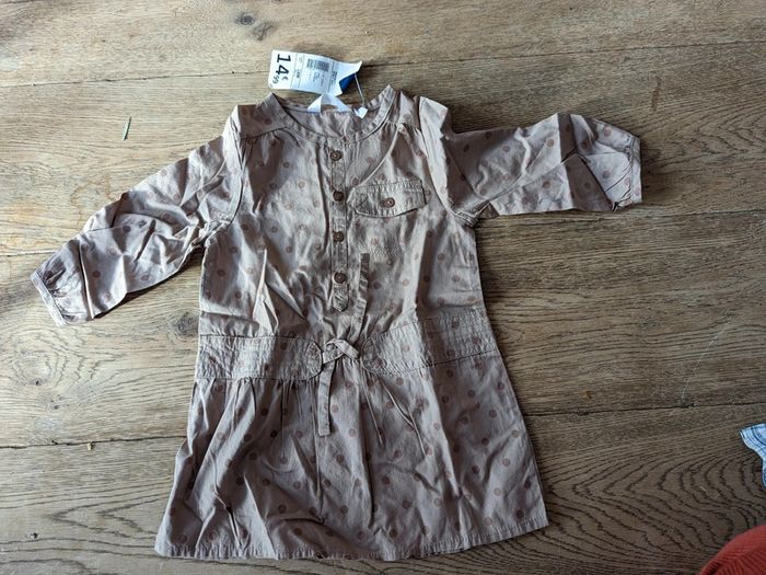 Robe légère à pois manche longue neuve 18 mois
