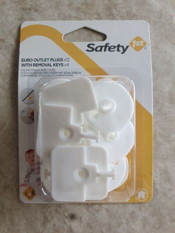 Lot x17 protections sécurité bébé pour prises électriques avec clef