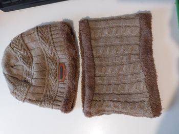ensemble bonnet et cache cou marron 10 ans