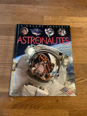 Livre La grande imagerie Les astronautes