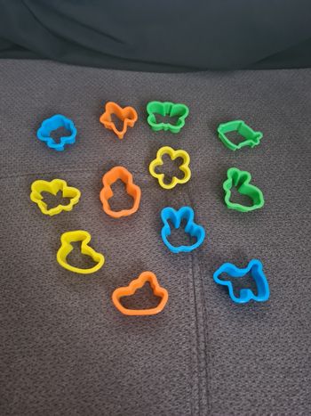 Lot 12 emportes pièces