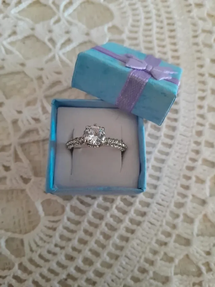 Bague pierre en cristal entourée de strass, taille 60