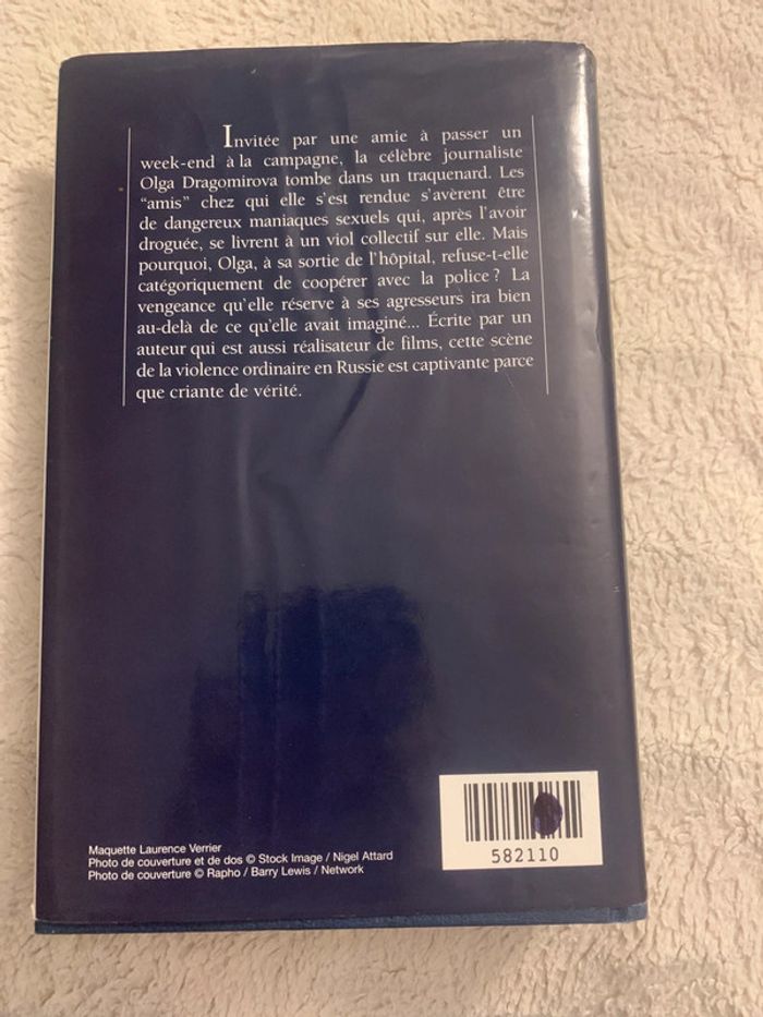 Livre le bourreau - photo numéro 2