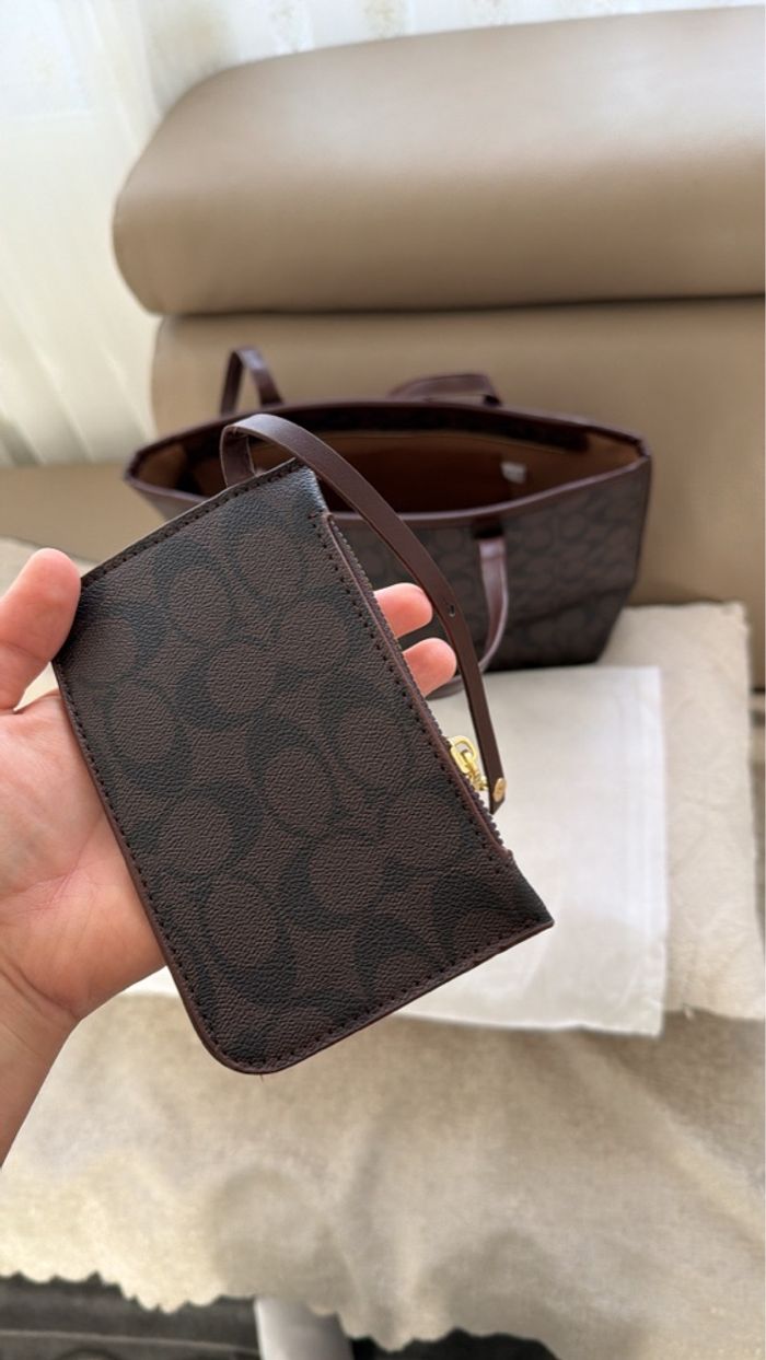 sac a main coach marron + porte monnaie - photo numéro 2