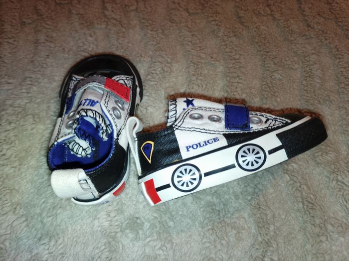 Converse police - photo numéro 2