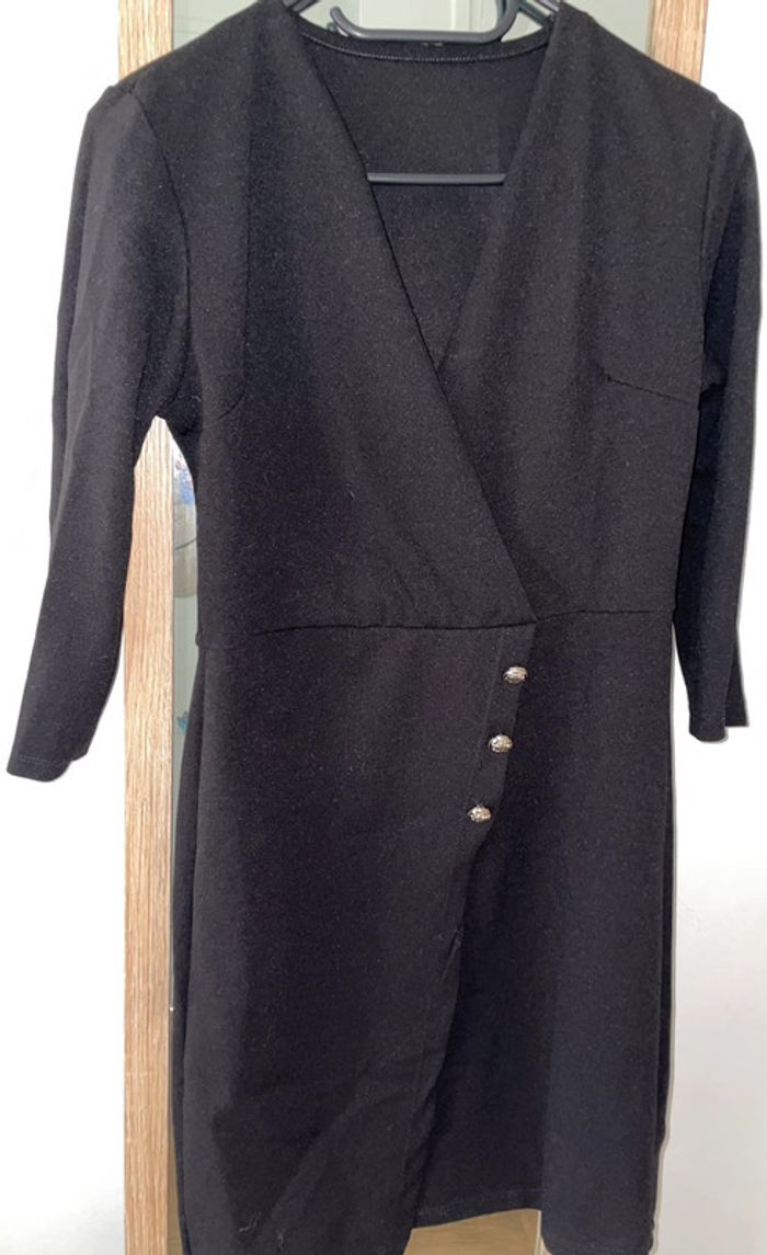 Robe classe noir bouton doré taille M