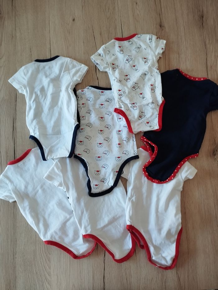 Lot bodies 1 mois - photo numéro 4