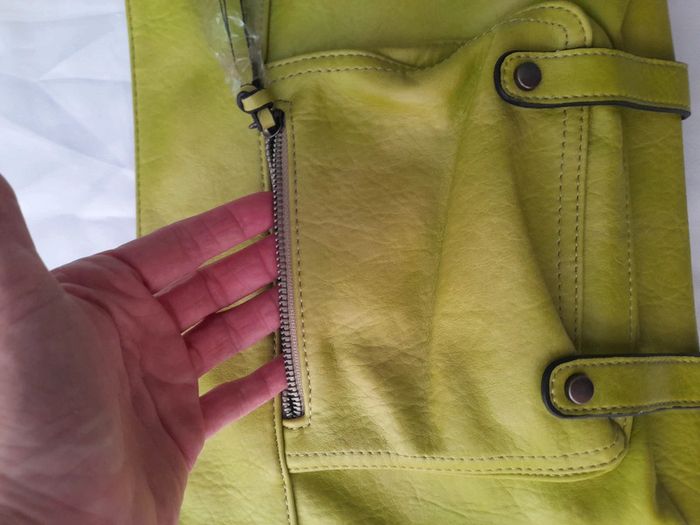 Sac bandoulière vert anis neuf avec étiquette - photo numéro 4