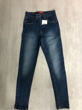 Jean slim neuf XS