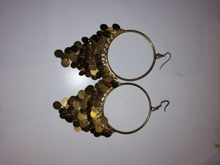 boucles d'oreilles couleur or, créoles - photo numéro 1