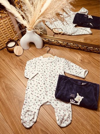 Taille 3 mois lot de 2 pyjamas velours fille Kiabi blanc violet * fleurs biche * 🎀