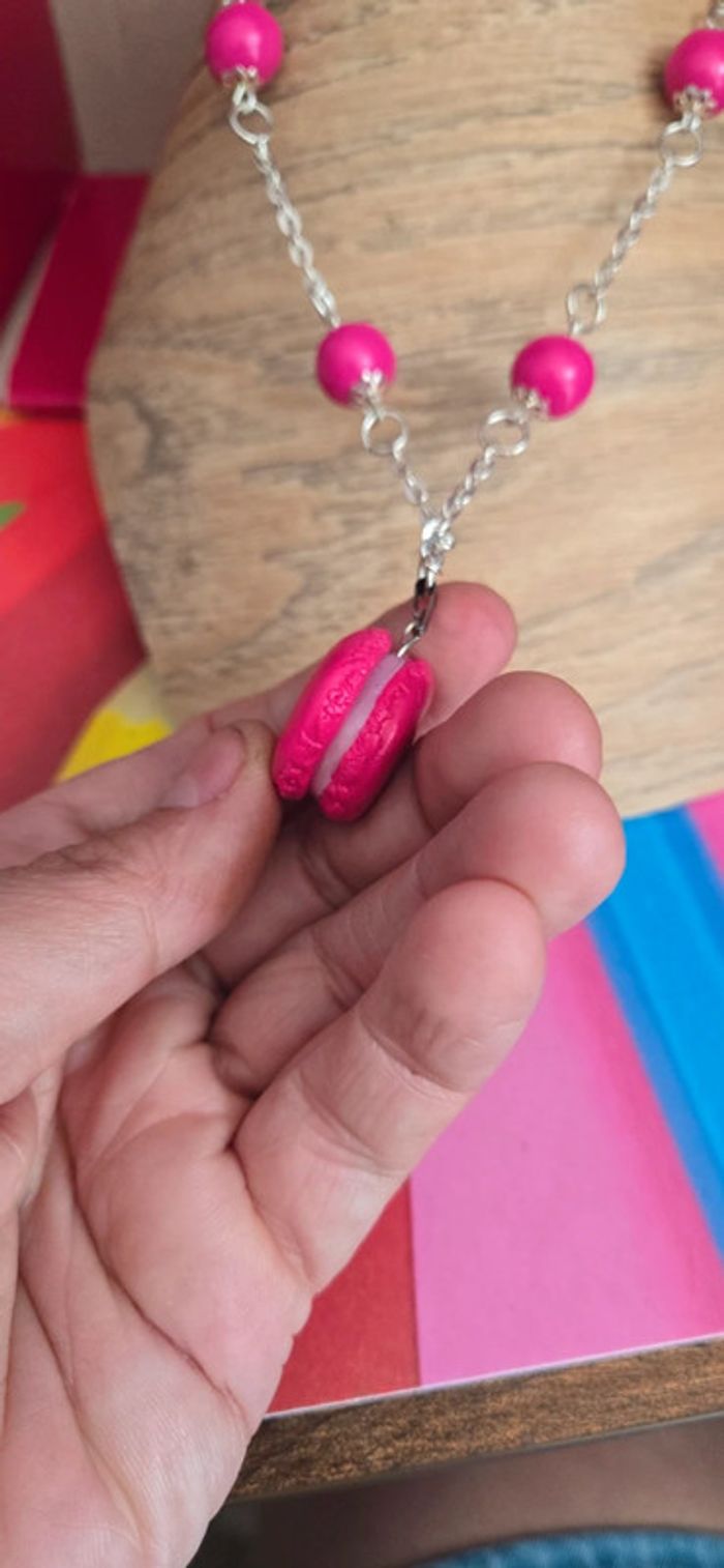 Collier sautoir macarons fushia Fimo - photo numéro 4