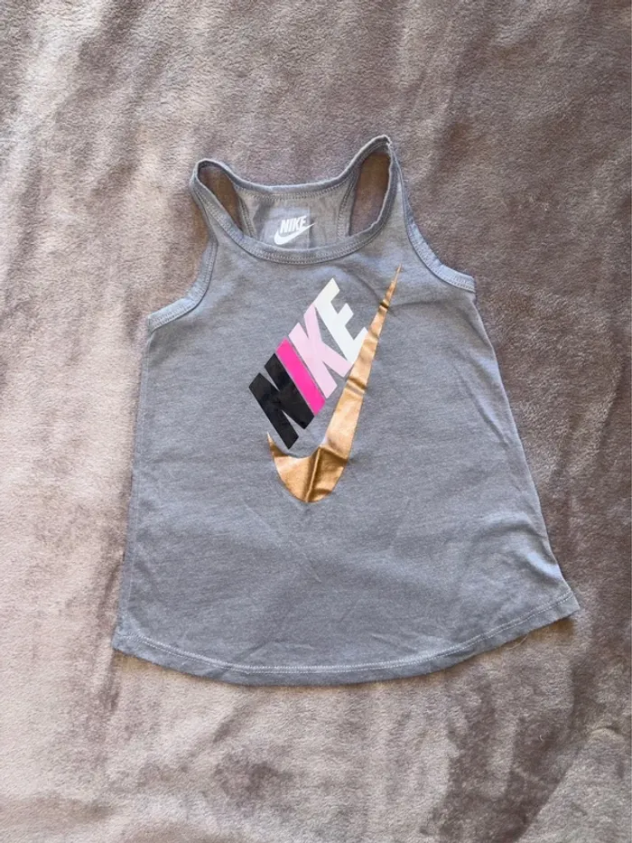 Débardeur Nike fille taille 12 mois gris en très bon état